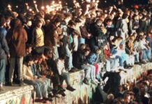 柏林墻是怎样被推倒的?