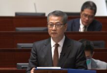 陈茂波:支持警队资源要求 不接受「一竹篙打一船人」