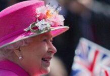 英国女王发表电视讲话,敦促国人“自律”、”坚强”。