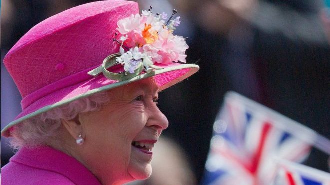 英国女王发表电视讲话，敦促国人“自律”、”坚强”。