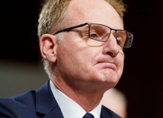 美国代理海军部长据报递信辞职 报道指涉航母疫情事件