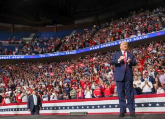 美国多州病例都在狂飙 白宫淡化危机