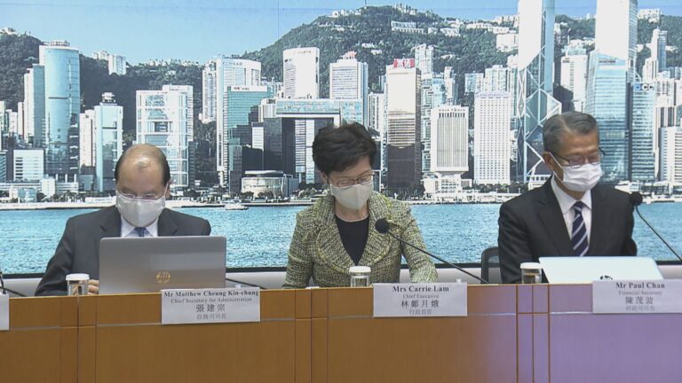 政府宣布周五起再放寬多項防疫措施 林鄭稱健康碼於技術上已準備好