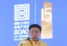 任志強出庭 不聘律師拒絕認罪