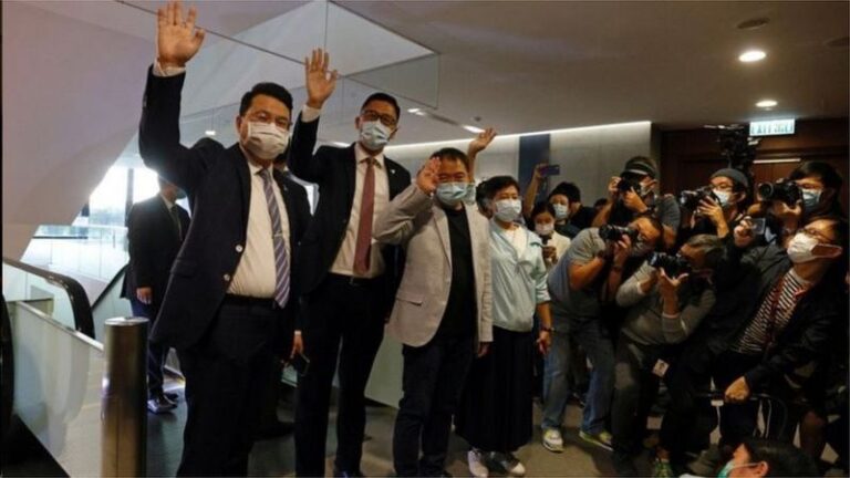 民主派总辞风波 英国“考虑制裁”中港官员