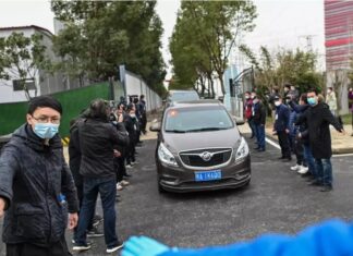 世卫专家访问武汉金银潭医院 参观抗疫展览