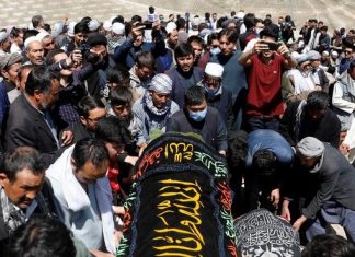 阿富汗一所学校遭炸弹攻击,造成68人死亡大部份为女生