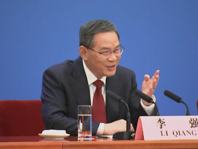 李強出席首場中外記者會