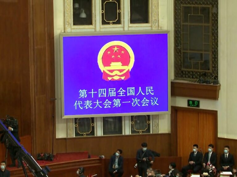 全國人大通過國務院機構改革方案的決定草案選舉國家主席等