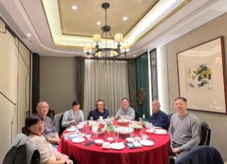 曾曉輝與香港來的客人及上海友人在著名百年上海小紹興大酒店