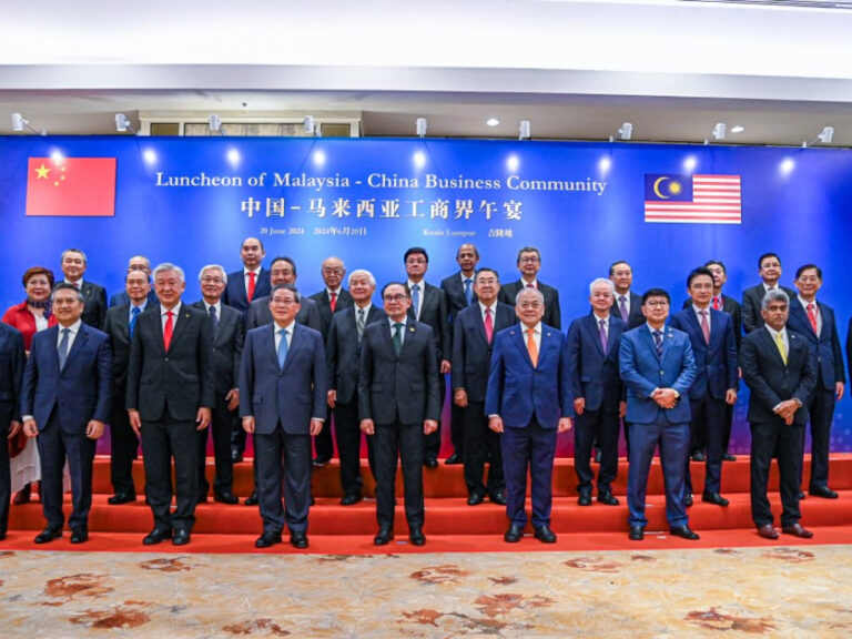 李強結束外訪行程回到北京