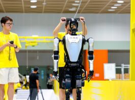 中國首個全尺寸人形機器人賽事在安徽合肥開賽