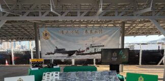 香港海關首次偵破利用遠洋船船底吸水口販毒案件並檢獲約二億五千六百萬元懷疑可卡因