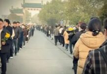 十里长街送雪峰:观照时代教育的一次集体回望