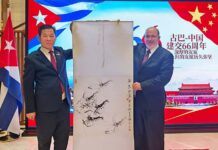 笔墨传情续中古友谊——吴融川国画《融通四海》作为外交礼品赠予古巴